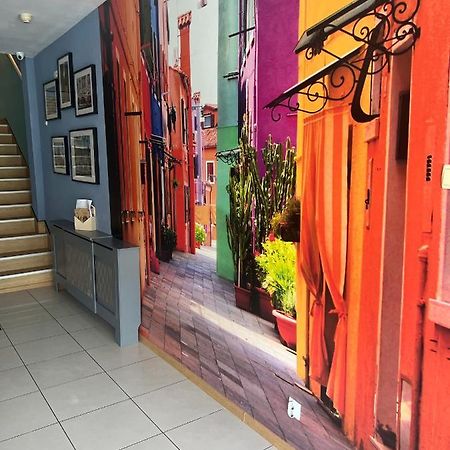 Artmotel & Bistro Haţeg Екстериор снимка