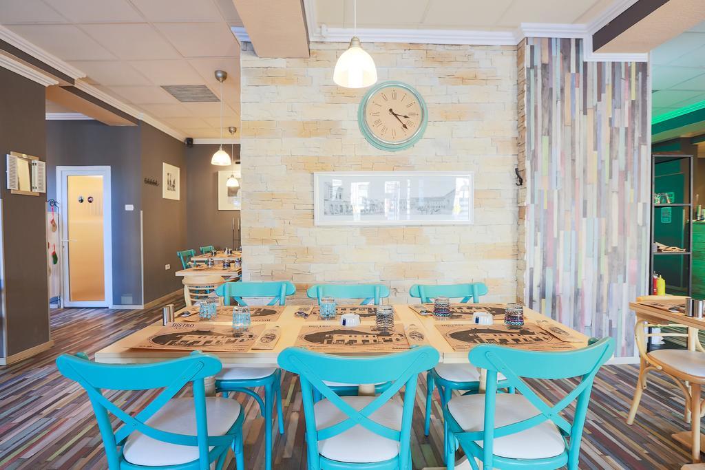 Artmotel & Bistro Haţeg Екстериор снимка