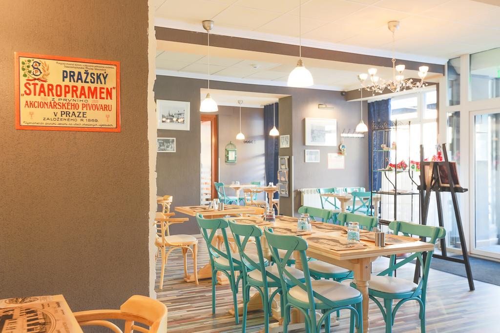 Artmotel & Bistro Haţeg Екстериор снимка