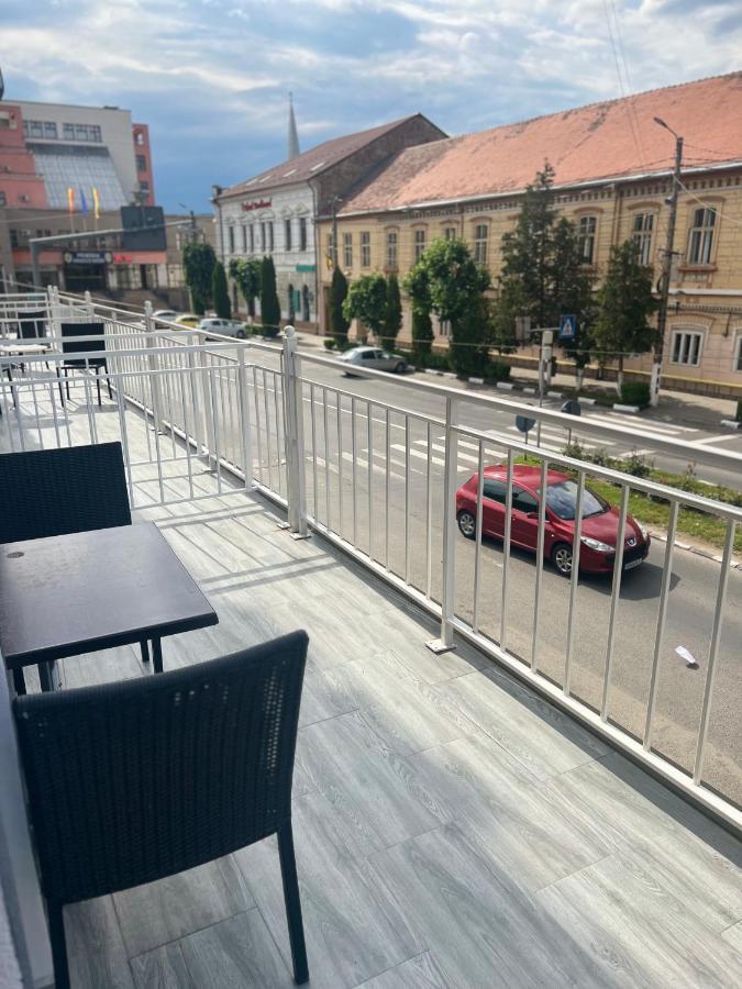 Artmotel & Bistro Haţeg Екстериор снимка