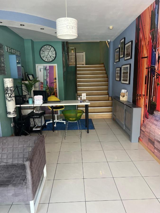 Artmotel & Bistro Haţeg Екстериор снимка