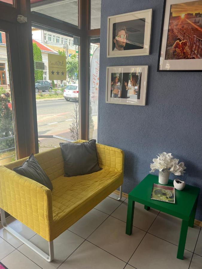 Artmotel & Bistro Haţeg Екстериор снимка