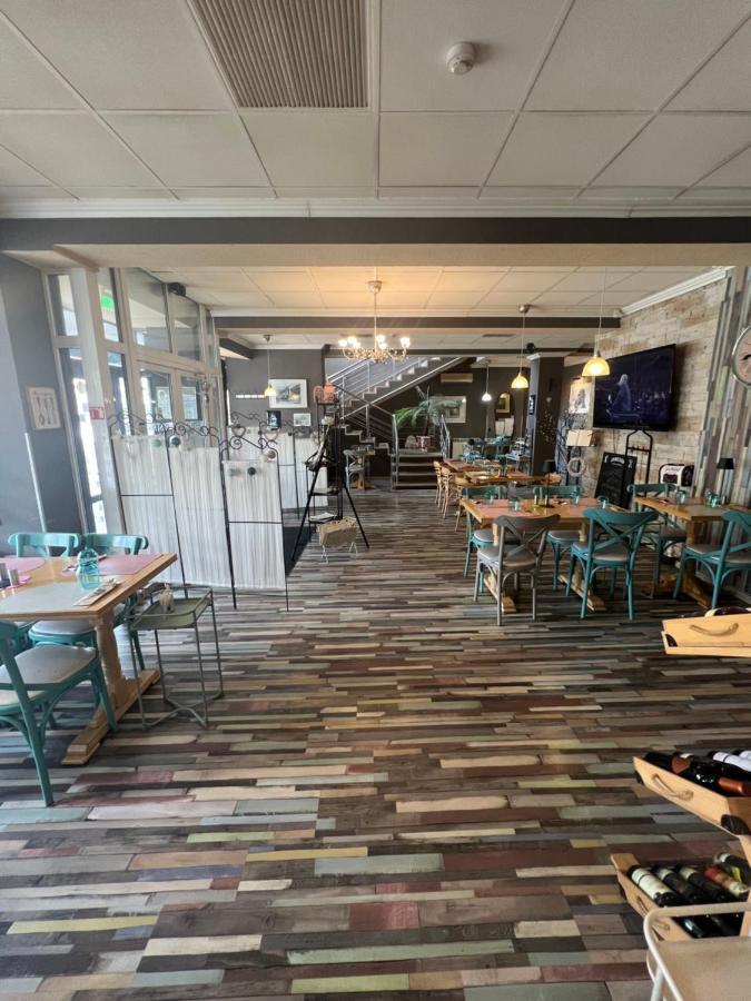 Artmotel & Bistro Haţeg Екстериор снимка