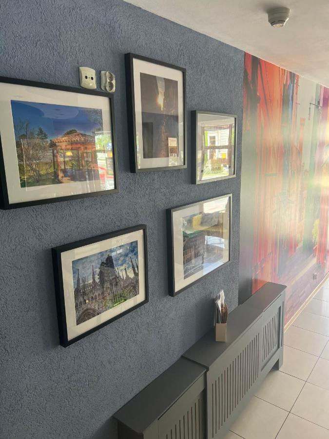 Artmotel & Bistro Haţeg Екстериор снимка