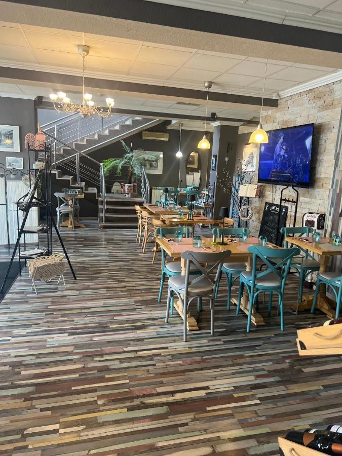 Artmotel & Bistro Haţeg Екстериор снимка