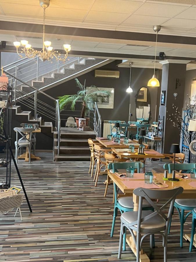 Artmotel & Bistro Haţeg Екстериор снимка