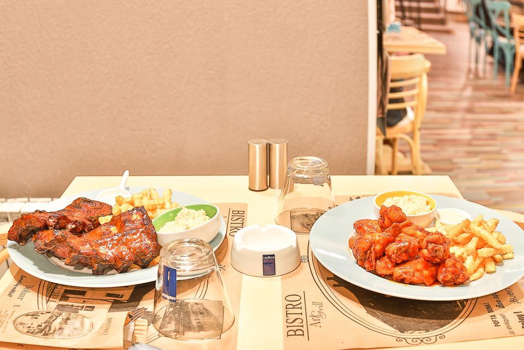 Artmotel & Bistro Haţeg Екстериор снимка
