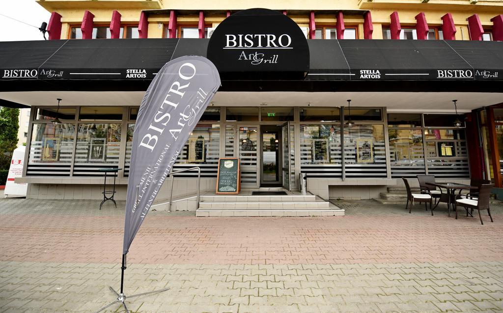 Artmotel & Bistro Haţeg Екстериор снимка