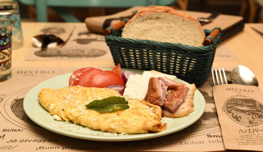 Artmotel & Bistro Haţeg Екстериор снимка