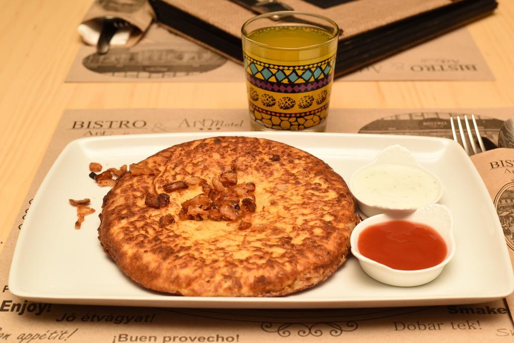 Artmotel & Bistro Haţeg Екстериор снимка