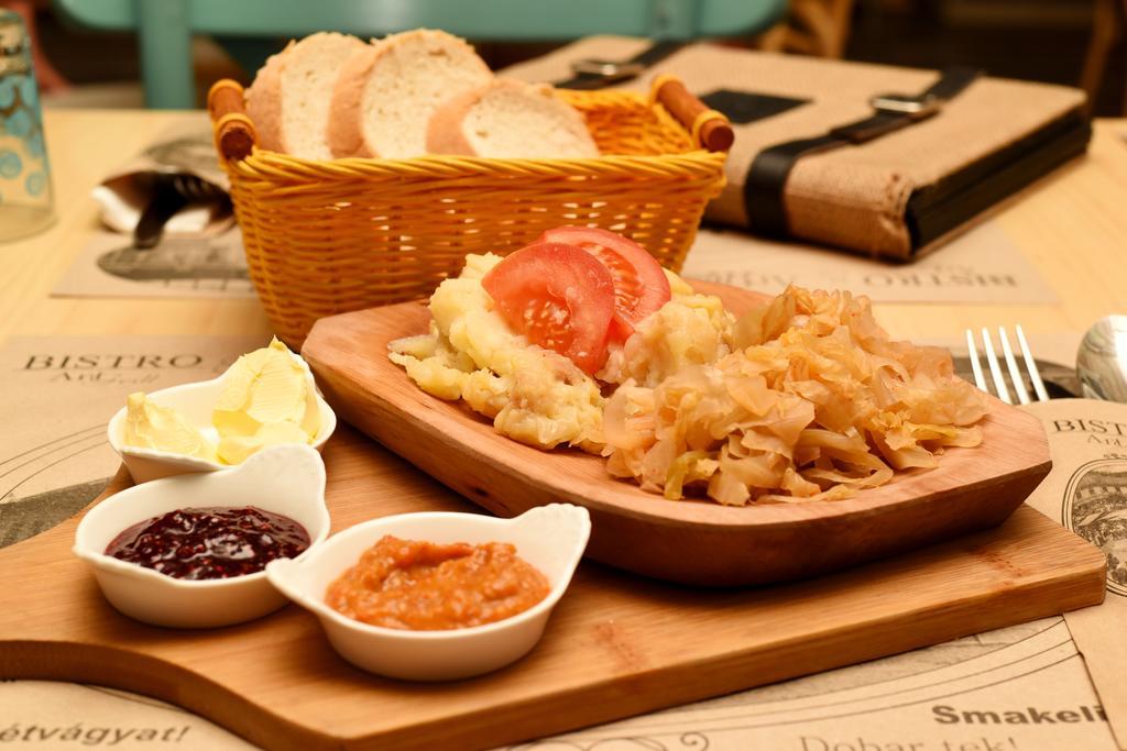 Artmotel & Bistro Haţeg Екстериор снимка
